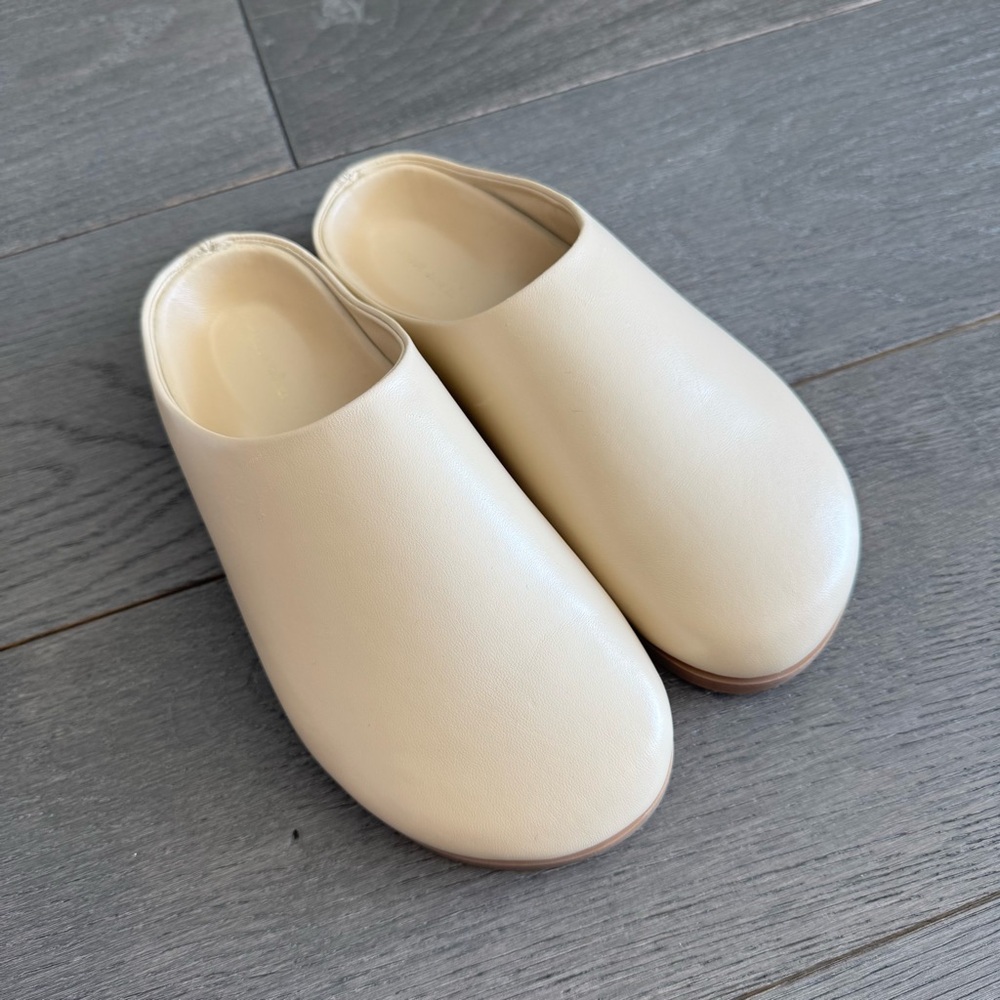 Mansur Gavriel everyday mule